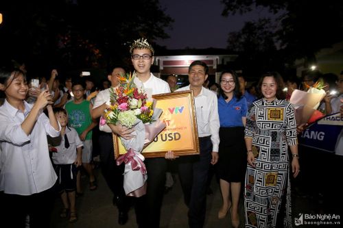 Trần Thế Trung cảm ơn người dân tỉnh nhà đã đồng hành trong hành trình chinh phục Olympia