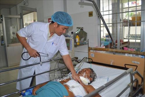 Cứu sống bệnh nhân bị áp xe trung thất nguy kịch hiếm gặp