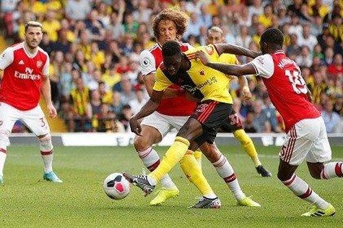 Arsenal làm cách nào để lọt vào top 4 với một hàng thủ thi đấu như mơ ngủ?