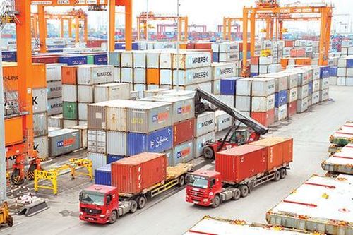 Viết lại lịch sử, tâng bốc GDP