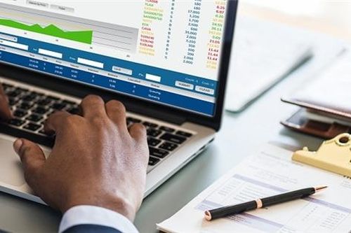 Thực hiện quản trị công ty tốn kém chi phí như thế nào?