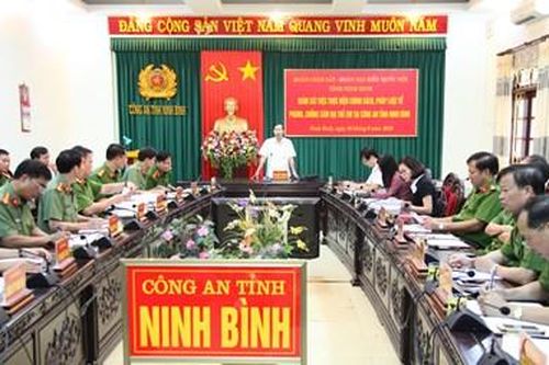 Giám sát việc thực hiện chính sách, pháp luật về phòng, chống xâm hại trẻ em tại Công an tỉnh