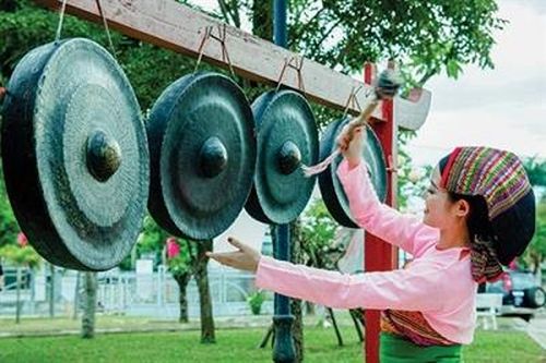Những người giữ lửa cho văn hóa dân tộc