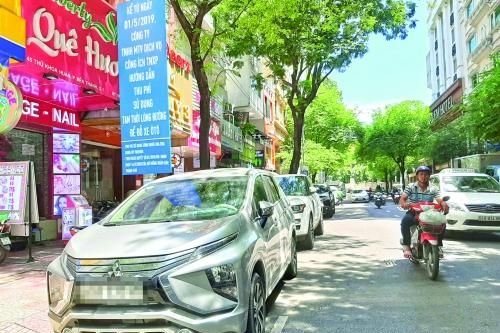 Thu phí sử dụng lòng đường: Chi phí gấp 4 lần doanh thu