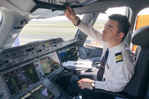 Cần bao nhiêu tiền để học nghề phi công ở Việt Nam?