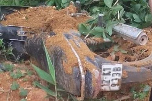 Cứu người đàn ông bị vùi lấp trong đống đất đá