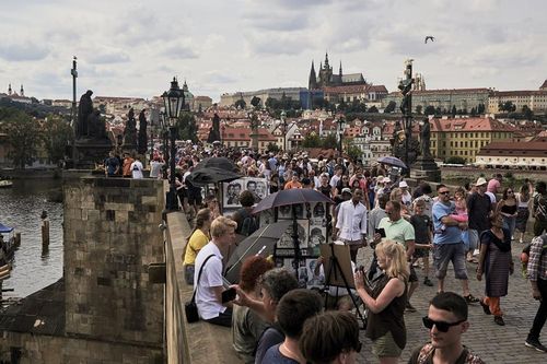Prague 'thất thủ' trước cơn lốc du khách say xỉn và ồn ào