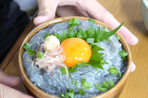 Cá cơm tươi trộn trứng sống - sự kết hợp lạ lùng trong ẩm thực Nhật