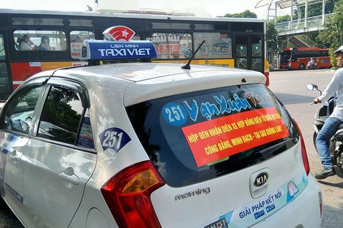 Bộ GTVT tái kiến nghị taxi công nghệ phải có mào