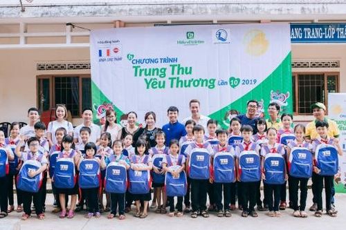 Tặng hơn 600 phần quà vui Trung thu cho trẻ em có hoàn cảnh khó khăn