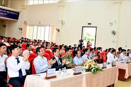 Tạo nguồn cán bộ pháp luật cho các tỉnh miền Trung-Tây Nguyên