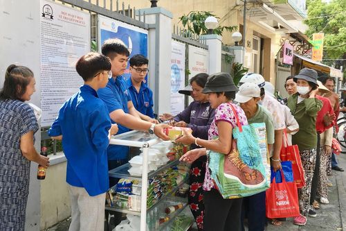 Tấm lòng của các bạn trẻ