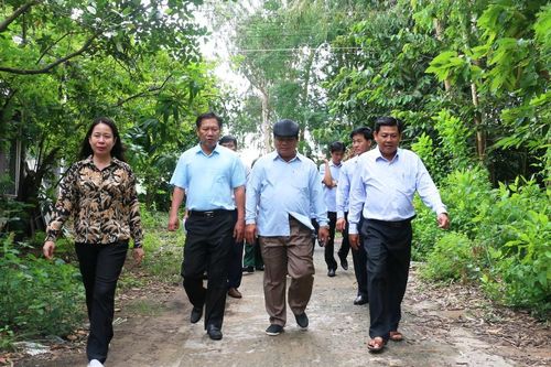 An Giang đảm bảo an toàn cho học sinh vùng lũ đến trường