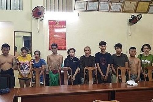 TP HCM: Triệt phá băng nhóm dàn cảnh trộm tài sản của 'khách làng chơi'