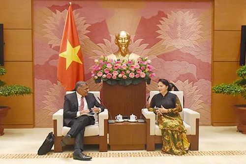 Chủ tịch Quốc hội Nguyễn Thị Kim Ngân tiếp Chánh án Tòa án Tối cao Singapore