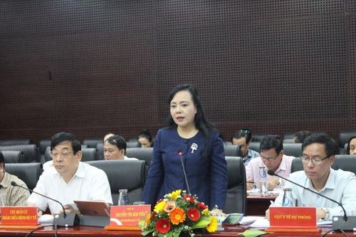 Bộ trưởng Bộ Y tế Nguyễn Thị Kim Tiến kiểm tra tình hình bệnh sốt xuất huyết tại Đà Nẵng
