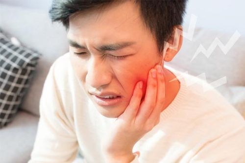 Chủ quan với cơn đau răng, nam thanh niên không ngờ bị khối u ăn mòn nửa hàm dưới