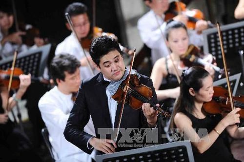 Nghệ sỹ tài danh Bùi Công Duy độc tấu concerto của Mendelssohn