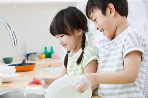 Dạy con biết giá trị của lao động và đồng tiền