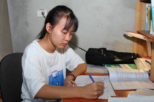 Đinh Thị Vân Anh: Thủ khoa đầu vào Trường Đại học Kinh tế quốc dân