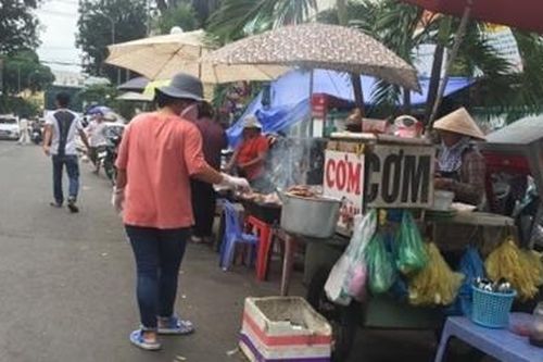 Bao giờ hết cảnh lộn xộn trước cổng bệnh viện?