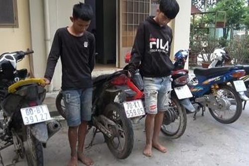 Bắt nhóm 'quái xế' đua xe trái phép