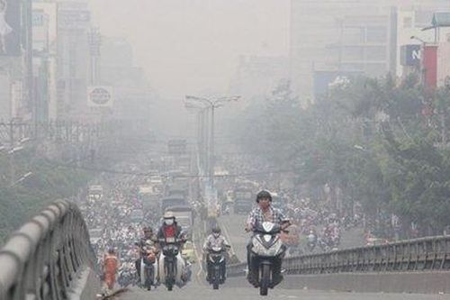 Không khí ô nhiễm ba ngày liên tiếp, ở mức có hại sức khỏe, dân Hà Nội hạn chế ra ngoài