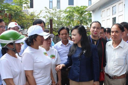 Bộ trưởng Bộ Y tế kiểm tra 'tâm dịch' sốt xuất huyết tại Đà Nẵng