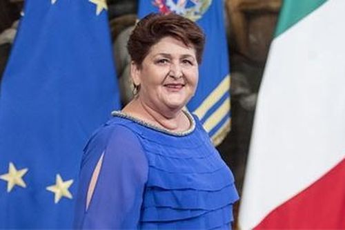 Italy: Bộ trưởng chỉ học hết lớp 7