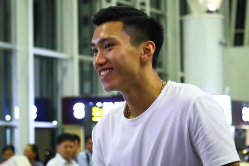 Văn Hậu vừa sang Hà Lan, Bùi Tiến Dũng đã đăng tuyển bạn cùng phòng