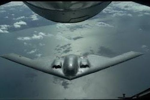 Cảnh hiếm khi F-35 tiếp nhiên liệu cho 'Bóng ma' B-2 Spirit