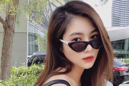 Hương Tràm bật khóc vì nhớ nhà khi ở Mỹ