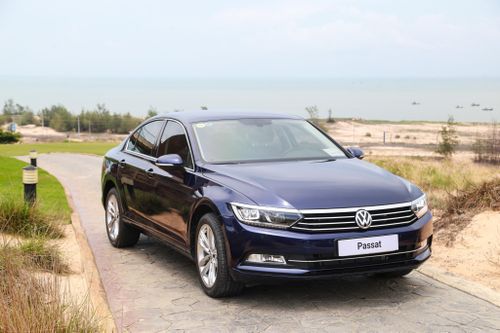 Sedan hạng D cho người trẻ, Toyota Camry hay Volkswagen Passat?