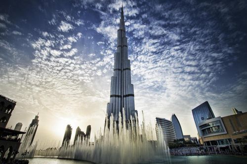 Tòa nhà chọc trời cao nhất thế giới ở Dubai tên là gì?