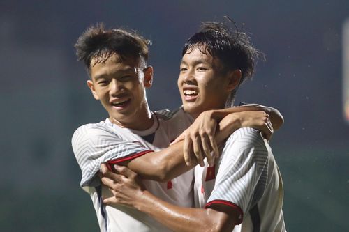 U16 Việt Nam dẫn đầu bảng sau chiến thắng 7-0