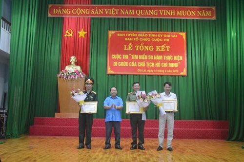 Trao giải Cuộc thi 'Tìm hiểu 50 năm thực hiện Di chúc của Chủ tịch Hồ Chí Minh'