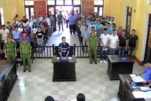 Xử phạt hai năm tù bị cáo Trần Đình Sang