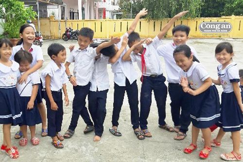 Vụ cho con nghỉ học vì phản đối sáp nhập trường: Còn 9 học sinh chưa ra lớp