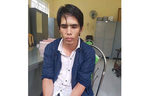 CSGT truy đuổi hàng chục cây số bắt nghi can 'đua nóng' xe máy