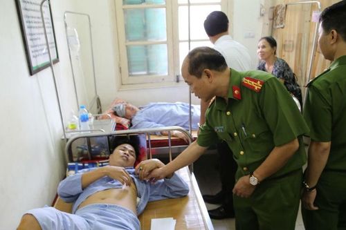 Phó trưởng công an xã bị thương khi khống chế đối tượng nghi ngáo đá