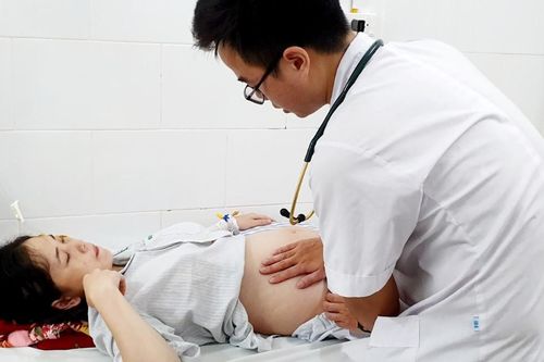 Xử trí thế nào khi phụ nữ mang thai mắc sốt xuất huyết?