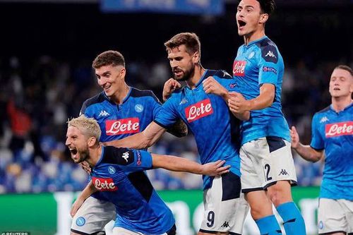 Hàng thủ mơ ngủ, đương kim vô địch Champions League Liverpool thua trắng Napoli