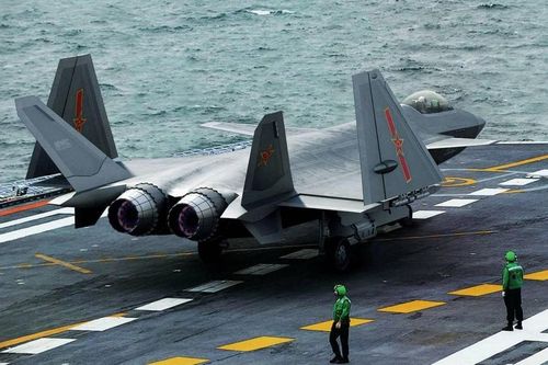 Trung Quốc đã 'chốt' đưa tiêm kích J-20 lên tàu sân bay mới?
