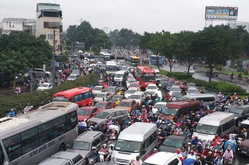 Cửa ngõ Sài Gòn kẹt nghẹt thở không hở xăng-ti-mét nào
