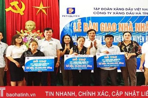 Trao 120 triệu đồng xây nhà nhân ái cho hộ nghèo Hương Khê