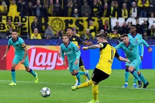 Reus sút hỏng penalty, Dortmund lỡ cơ hội đánh bại Barcelona