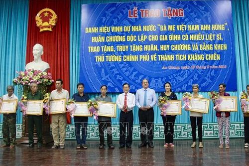 Lễ phong tặng, truy tặng danh hiệu 'Bà mẹ Việt Nam anh hùng' tại An Giang