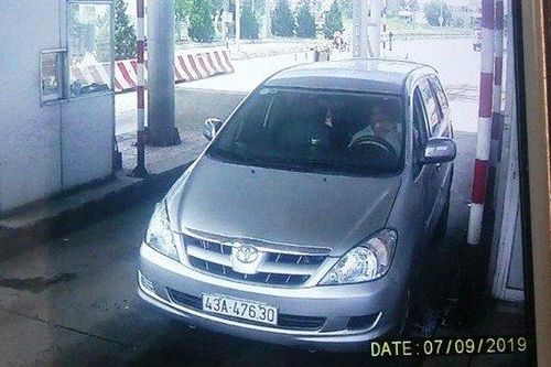 Truy tìm nhóm đối tượng cho đi nhờ xe ô tô rồi trộm cắp tài sản