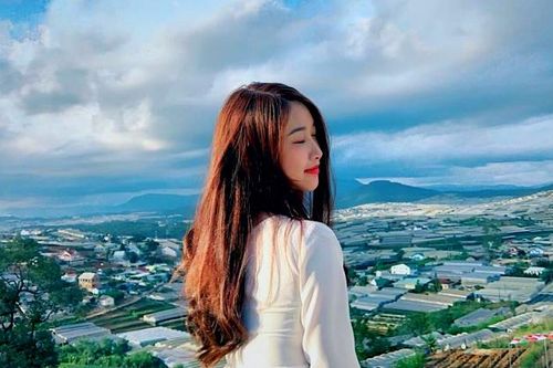 Bạn gái Văn Toàn: 'Có anh bên cạnh thì mọi mệt mỏi sẽ tan biến'