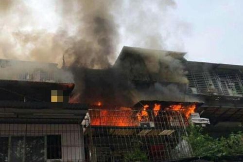 Cháy lớn tại khu tập thể Kim Liên, nhiều người hốt hoảng tháo chạy ra ngoài thoát thân